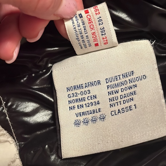 COPY - Genuine Moncler puffer coat with shoulder pads, super stylish in black, … - Picture 5 of 13